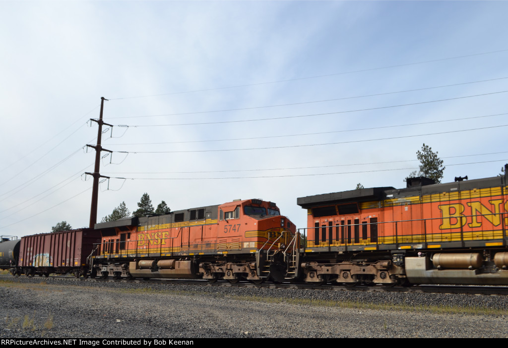 BNSF 5747